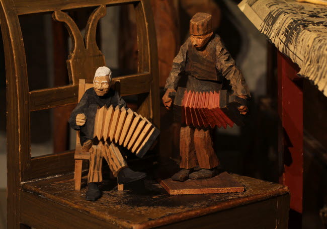 Döderhultarns träskulpturer