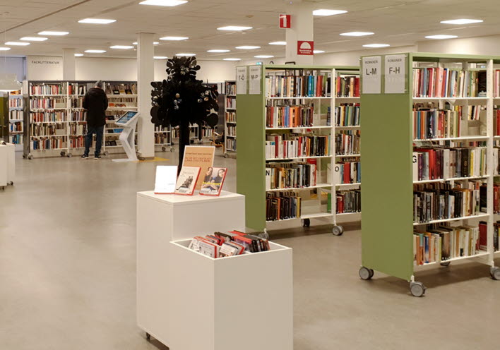 Stadsbiblioteket i Oskarshamn. Interiör.