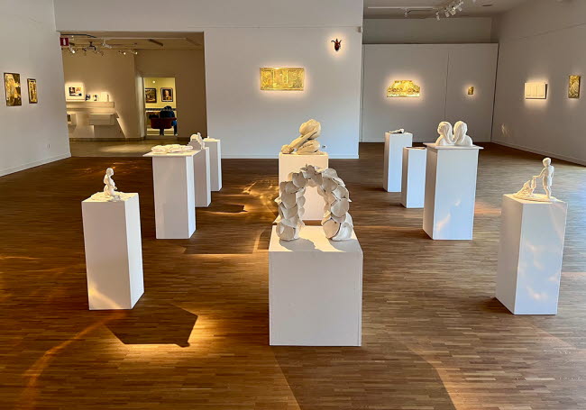 Utställning i konsthallen.