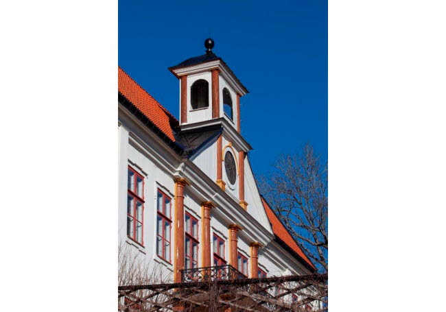 Fredriksbergs herrgård från vänster sida.